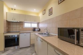 Lovely 2 bed apt overlooking golf - 7