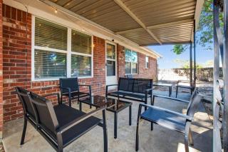 Near AT&T & Six Flags | Games Room, King Bed - 3