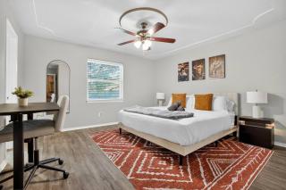 Near AT&T & Six Flags | Games Room, King Bed - 4