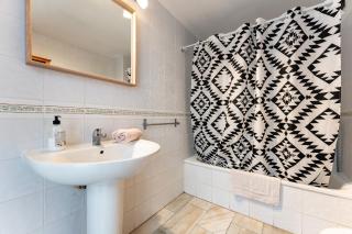 Superbly situated Vistamar - 8