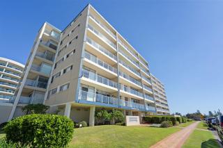 Oceanic 28 On The Beach - Forster - 1