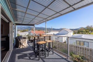 Wharf Landing - Harbour View with Sunny Balcony, Walk to Town - 9