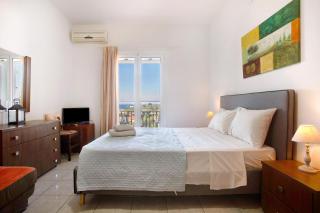 Yiannis Studio 7 - 0