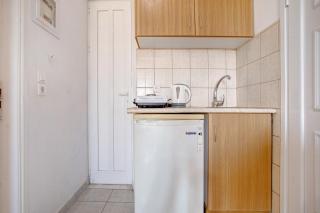 Yiannis Studio 7 - 4