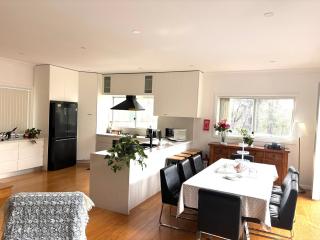 Spacious 5BR House Fireplace Garden Retreat - Katoomba - 2