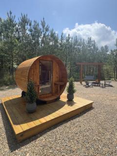 Private Romantic HotTub, Soaking Tub, King Bed - 0