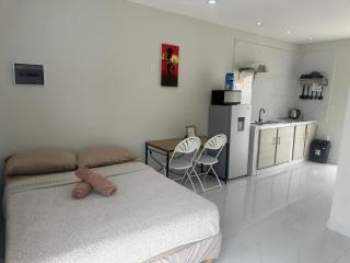 Prestige Apartments B - Affordable Studio Near Sambil Shopping Mall with Fast WiFi - 0