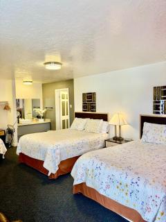 Motel West - 8