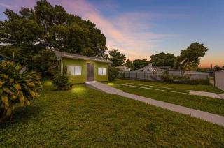 Miami Tree House Renovated Beach Jacuzzi - 3