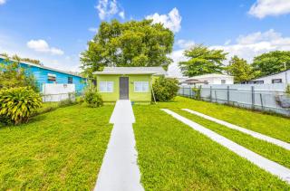 Miami Tree House Renovated Beach Jacuzzi - 1