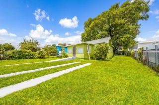 Miami Tree House Renovated Beach Jacuzzi - 9