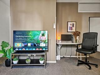 60sqm Paris End City Stay Walk to All plus Work Setup - 8