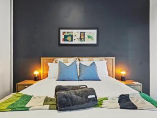 60sqm Paris End City Stay Walk to All plus Work Setup - 3