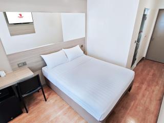 Red Planet Makati Amorsolo - Manila - 8