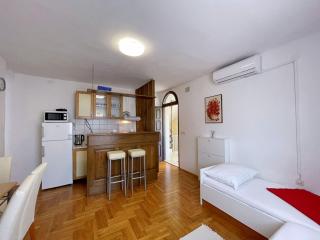 Apartment Apartment Brebric - 540 Meter vom Meer by Interhome - 2