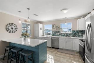Gulf Gumbo Club 90 Steps to Sand Sleeps 10 - 2