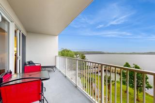 Lakefront condo with pool, hot tub, balcony & prime location for theme parks - 8