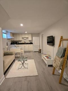 Private entrance Lower Suite, exclusively yours - 4