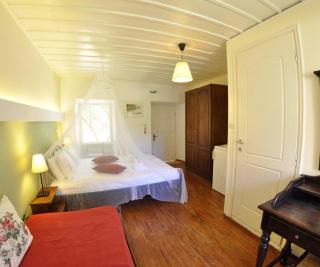 Adamantia 17th Century Room D1 - 9