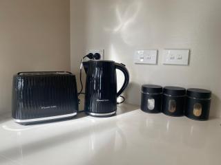 Seas The Day - Beachfront On Coopers - 2