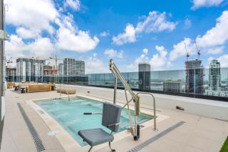 New Downtown 12th Floor Walk Everywhere PoolGym - 9