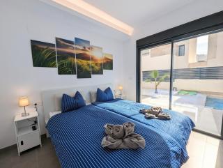 R-58 New Luxury - 1