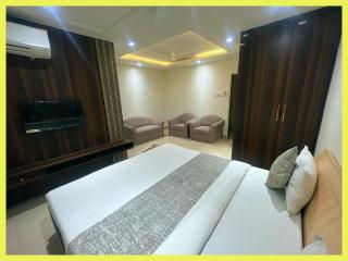 NEAR Mahakal dham TEMPLE Hotel Premium G R Ujjain,Near Mahakaleshwar Jyotirlinga Temple And Railway Station , Fully Air Conditioned Rooms And Wifi , Parking , TOP RATED FAMILY HOTEL IN UJJAIN - 6