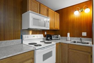 Sunflower Studio - 7 Minutes to UO & 4 Minutes to Downtown studio - 5