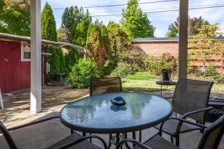 Sunflower Studio - 7 Minutes to UO & 4 Minutes to Downtown studio - 2