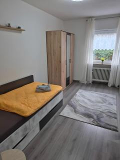 Neue 4Zi Kü Bad Balkon Parknähe 1og - 6