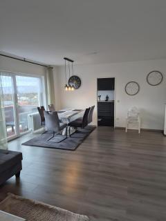Neue 4Zi Kü Bad Balkon Parknähe 1og - 6