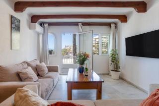 Comfortable Yacht Club Apartment - 6