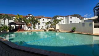 Comfy 1-Bedroom with Parking, Walk to Parklands - 3