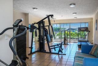 Comfy 1-Bedroom with Parking, Walk to Parklands - 2