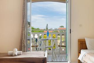 Sandy Maria studio 203 - 4