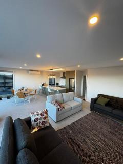 Modern, Cosy Retreat - 8