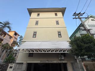 Two-Bedroom Central Pattaya Apartment - 9