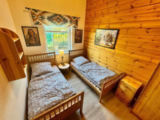 Tiny Rooster Lodge - 4