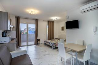 Planet Suite 304 - 1