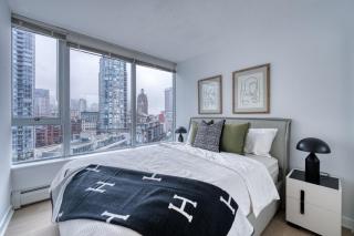 BC place view! Corner unit! free parking! - 3