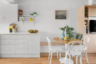 Broadway Escape - Sunny, Designer Beachside Retreat - 0