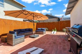 Renovated Historic Gem • Walk to UofA • Sleeps 8 - 7