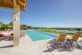 Stunning 6br villa with ocean view in Cap Cana - 3