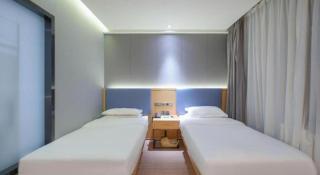 Green Tree Inn Urumqi San'gong Metro Station Exit - 3