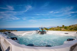 Villa Stone Walls with Jacuzzi - 9