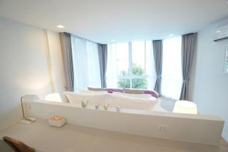 P8 Cliff House Stunning Seaview - 9