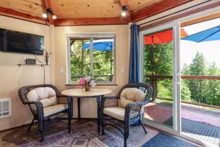 Hillside Deck Cottages - Rustic PNW Retreat cottage - 2