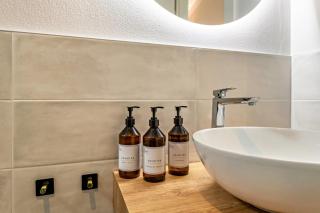 Lake View Boutique Apartment - 5