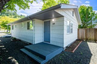 Snug Spot 68 - Close to Downtown & Autzen studio - 1