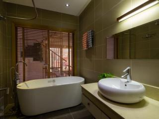 Erik Private Room With Balcony - 8